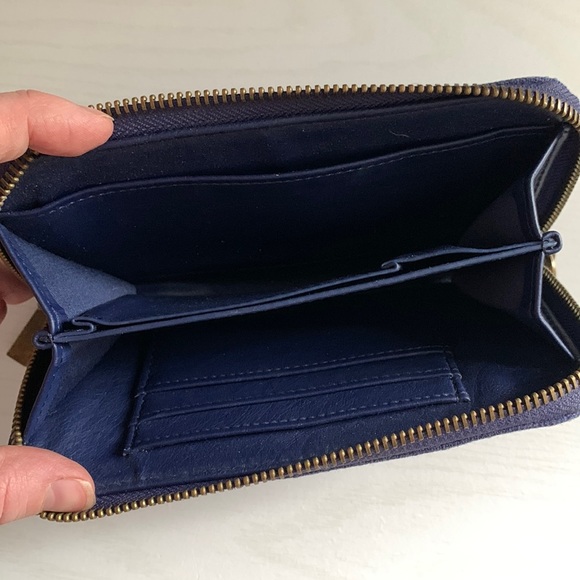 Patterned wallet - Picture 2 of 2